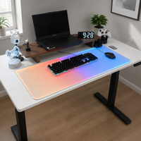 Laissez les couleurs RVB déborder votre clavier |   Tapis de bureau ambiant à surface complète compatible SignalRGB pour une configuration de station de combat connectée