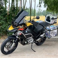Moto de tourisme tout-terrain d'occasion 1BMW R1200GS Adventure avec moteur Boxer à tête ouverte et valises latérales en aluminium