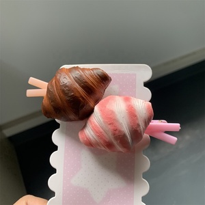 Modèle de pain simulé en forme de croissant de 2 pouces, rose, accessoire de jeu pour maison de poupée, mini-ornements, décoration pour pince à cheveux, cadeau, fête, bar à café vert - Product Image 6