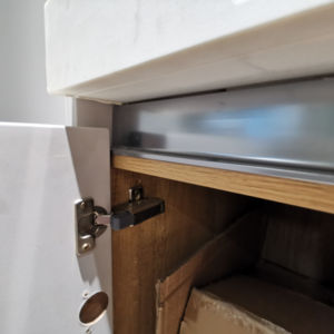 Encimera de Cuarzo con Acabado de Laca PU y Textura de Madera para Gabinetes de Cocina Tipo Isla - Product Image 2