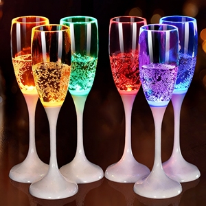 Flûte à <span class=keywords><strong>champagne</strong></span> <span class=keywords><strong>LED</strong></span> activée par liquide, verres lumineux pour fête avec logo personnalisé, articles de bar pour enterrement de vie de jeune fille et usage en bar - Product Image 2