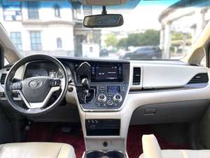 Toyota Sienna blanche (<span class=keywords><strong>import</strong></span>ée) 2017 Sienna 3.5XLE Mobility Auto Access 2 roues motrices 7 places Version américaine Transmission automatique - Product Image 4