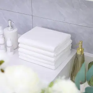 Otel banyo ve duş havluları tek kullanımlık dokunmamış seyahat havluları misafirler için bir kerelik kullanım