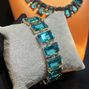 Set di <span class=keywords><strong>Gioielli</strong></span> ZHENXUN: Orecchini, Bracciale e Collana con Diamanti Quadrati Blu Effetto Cubo di Zucchero, Design Raffinato e Super Brillante - Product Image 6