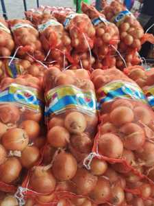 หัวหอมสีเหลืองแบบไม่ปอกเปลือก ผ่านการดูดอากาศเย็น เก็บความสดใหม่ได้นาน 12 เดือน ผลิตจากมณฑลซานตง ประเทศจีน สำหรับร้านขายของชำระดับไฮเอนด์ - Product Image 3
