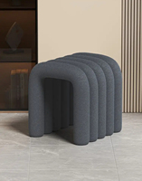 Chaise de maquillage confortable et contemporaine en fer pour chambre à coucher, tabouret de salle de maquillage, appartement, salon, hall, revêtement en velours en forme d'arc