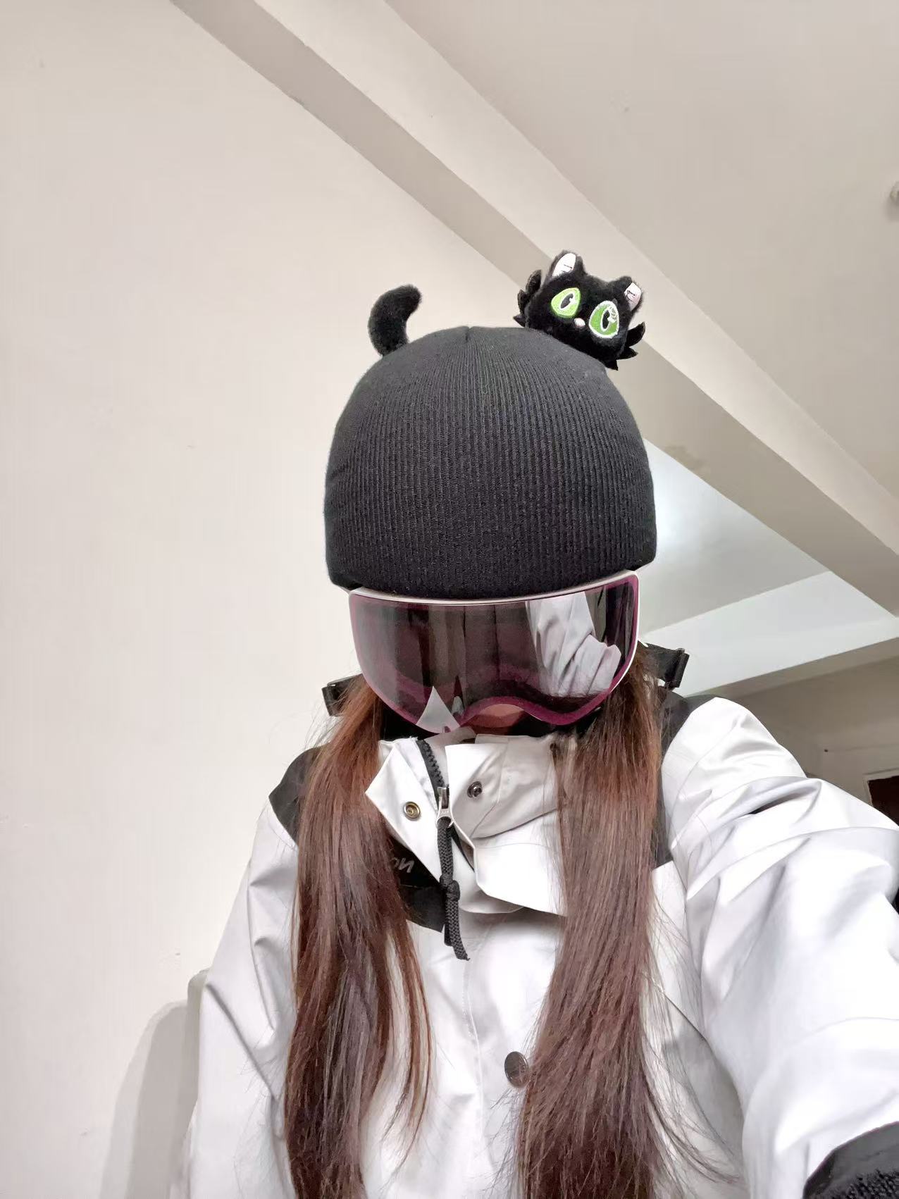 Chat noir aux yeux verts