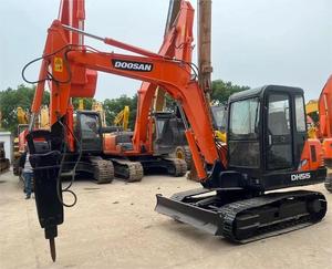 Mini-pelle Doosan DH 55 d'occasion Machines de construction de bonne qualité avec pompe Petite pelle Doosan - Product Image 2