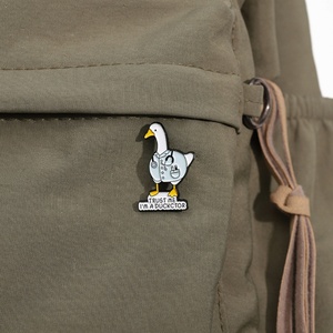 Al por mayor Broche creativo de metal con diseño de pato y perro, Pin de solapa personalizado, Accesorios de vestir - Product Image 4