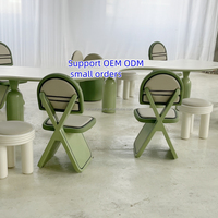 Ensemble de meubles de maternelle en bois personnalisés modernes avec chaises en forme de S pour chambre, école, salon - Sûr et durable