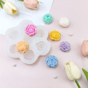 Moule à gâteau 3D à 7 cavités, mini-moules en silicone en forme de fleur, moules décoratifs pour <span class=keywords><strong>bougies</strong></span> parfumées et gypse, mignons petits moules à <span class=keywords><strong>bougies</strong></span> en forme de <span class=keywords><strong>fleurs</strong></span> fraîches - Product Image 2