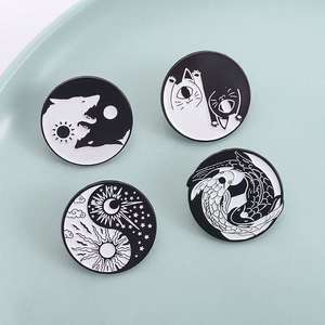 Alliage de zinc coulée <span class=keywords><strong>Tai</strong></span> <span class=keywords><strong>Chi</strong></span> Yin <span class=keywords><strong>Yang</strong></span> Animal Design broche noir nickelage-poisson loup broche sac à dos Badge revers bijoux - Product Image 3