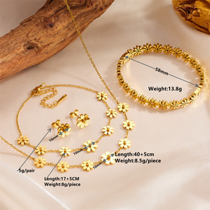 Conjunto de Joyería con Diseño de Flor de Margarita |   Collar, Pulsera, Aretes y Brazalete de Acero Inoxidable con Baño de Oro PVD de 18K, Hipoalergénicos e Impermeables - Product Image 2