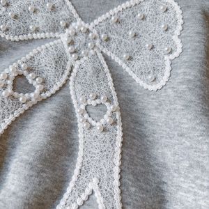 Nuevo Conjunto de Moda Otoñal para Niñas: Sudadera con Encaje, Adornos de Lazo y Perlas, Falda Plisada, Conjunto de Dos Piezas - Product Image 5