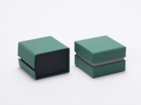 Boîte à bijoux en papier vert texturé en carton rigide avec logo personnalisé pour bague, boucles d'oreilles, collier