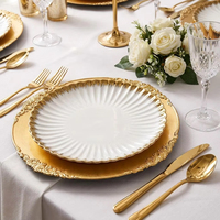 Service de vaisselle de luxe à bordure plume pour mariage, assiettes en porcelaine à rebord doré irrégulier pour banquets et traiteurs d'hôtels 5 étoiles (vente en gros)