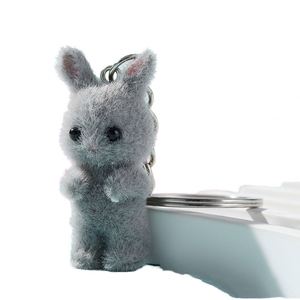 Llavero de PVC con diseño de oso 3D flocado, muñecos de animales de resina, llaveros bonitos con pompón, llaveros de peluche de gato, perro, vaca, koala, conejo - Product Image 1