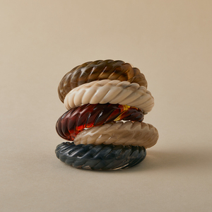 ORNAPEADIA Bracelet jonc ouvert torsadé en acrylique pour femme, bracelet en résine vintage, bijou tendance pour le quotidien et les vacances - Product Image 2