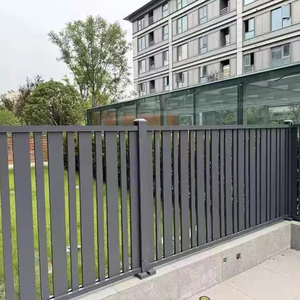 2025 <span class=keywords><strong>bois</strong></span> de <span class=keywords><strong>jardin</strong></span> décoratif extérieur de haute qualité comme des panneaux de clôture à lattes d'intimité en aluminium clôture de maison - Product Image 1