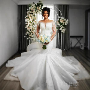 Klassisches Meerjungfrauen-Brautkleid aus Afrikanischer Spitze mit Transparenten Langen Ärmeln, Abnehmbarer Schleppe und Natürlichen Applikationen in Großen Größen - Product Image 4