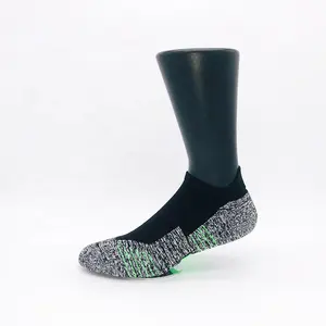 Alta qualidade logotipo personalizado design tornozelo esportes meias nylon poliéster baixo corte compressão correndo meias