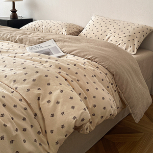 Juego de Cama de Cuatro Piezas de Algodón Lavado Jacquard de Alta Calidad con Diseño Floral Pequeño, Estilo Moderno, Sábanas y Funda de Edredón Sencillas - Product Image 1