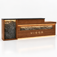 Comptoir d'accueil moderne pour spa commercial, table de réception en bois à deux niveaux, logo de marque personnalisé pour salon de beauté