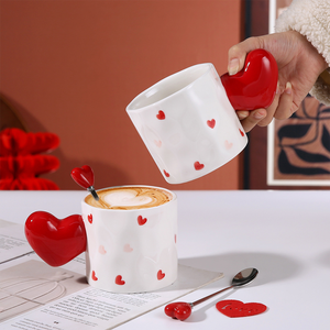 Mug en céramique avec poignée en forme de cœur 3D, motif logo, tasse à café en porcelaine, réutilisable, sans danger pour les aliments, pour la Saint-Valentin, mariage - Product Image 4