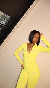 Felpa con Zip e Logo in Strass Personalizzato e <span class=keywords><strong>Pantaloni</strong></span> a Zampa, Completo Sportivo Slim Fit a Due Pezzi per Donne Alte - Product Image 3