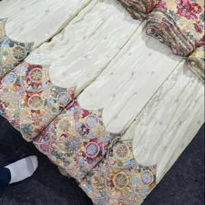 Tissu en soie imprimé luxueux pour les robes de mariage, les tenues de fête et les tenues festives, matière lisse, fluide et de haute qualité - Product Image 5