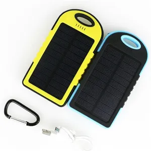 Batterie solaire étanche Powerbank 5000 mah batterie solaire portable pour téléphone portable intelligent Logo personnalisé avec lampe de poche LED