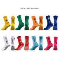 Chaussettes de football OEM en nylon et coton Chaussettes de football athlétiques à prise antidérapante avec logo au bas de conception personnalisée