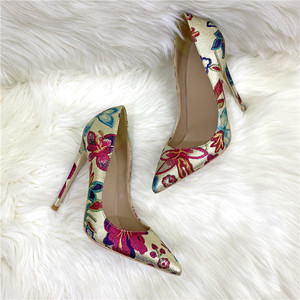 Chaussures de créateur à talons hauts personnalisées pour femmes Styles de fleurs sexy grande <span class=keywords><strong>taille</strong></span> 34-45 tendance de la mode à enfiler pour l'été automne pointu - Product Image 2