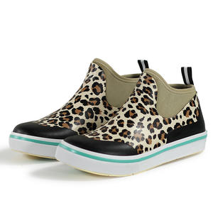 Precio <span class=keywords><strong>de</strong></span> fábrica Nuevas mujeres <span class=keywords><strong>de</strong></span> corte bajo Impermeable Otoño Adulto En stock Negro Plano Caucho Estampado <span class=keywords><strong>de</strong></span> leopardo Tobillo Low-Top Zapatos <span class=keywords><strong>de</strong></span> <span class=keywords><strong>agua</strong></span> - Product Image 6