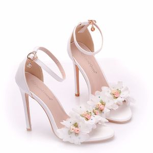 Sandales blanches <span class=keywords><strong>à</strong></span> fleurs blanches avec boucle et stiletto en <span class=keywords><strong>bouche</strong></span> de poisson - Product Image 2