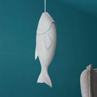 Lustre suspendu en porcelaine unique en forme de poisson pour cuisine, design artisanal, décoration poisson, éclairage suspendu en gros