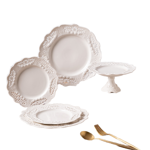 Platos de Cerámica Blancos Puros con Patrón Grabado Vintage Personalizados para Bodas y Fiestas, con Soporte, para Filetes y Postres - Product Image 2