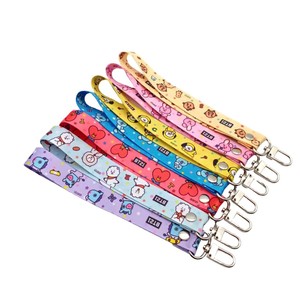 Aangepaste K-pop polyester ketting korte waterfleshouderkoord korte mobiele telefoon handriem sleutelhangerkoord Kpop polsbandjes - Product Image 1
