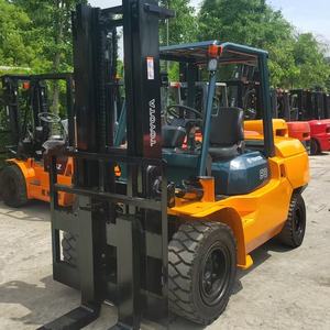 Montacargas Diésel Usado de Segunda Mano, Montacargas Japoneses Originales de Combustión Interna Toyota FD50 de 5 Toneladas a Bajo Precio - Product Image 2