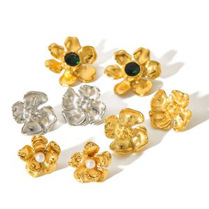 Pendientes de Flor con Perlas y Piedras Verdes, Baño de Oro de 18K sobre Plata, Engaste en Bisel, para Uso Diario - Product Image 3