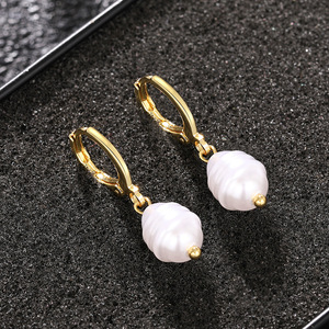 Orecchini Pendenti con Perle Finte Irregolari, Gioielli Eleganti da Donna per Uso Quotidiano - Product Image 2