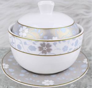 Service de table en porcelaine fine 45% de haute qualité, motif floral bleu sur base grise, bordure dorée à la main, vaisselle en céramique pour hôtels 5 étoiles et mariages - Product Image 5