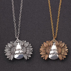 Collana con Ciondolo a Forma di Girasole Placcato Oro e Argento Antico, Gioiello 'You Are My Sunshine' per Donna con Confezione - Product Image 3