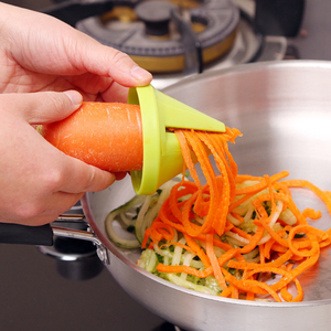 Éplucheur et Râpe Spirale Multifonction Manuelle pour Légumes, Outil de Cuisine Rotatif pour Pommes de Terre, Carottes et Radis - Product Image 4