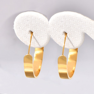 Vente en Gros de Bijoux de Mode Boucles d'Oreilles Lisses Tendance pour Femmes Boucles d'Oreilles Grandes Créoles en Or de 25mm de <span class=keywords><strong>Large</strong></span> - Product Image 5