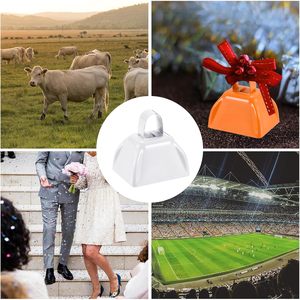 Cloche à vache en métal poli à suspendre avec boucle supérieure et sonnette intégrée pour la décoration de la maison et l'extérieur en période des fêtes - Product Image 4