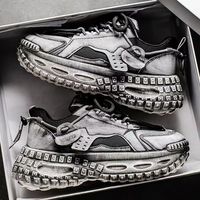 Nouvelles chaussures d'été pour hommes, baskets respirantes en maille pour jeunes, chaussures tendance à enfiler, style papa, avec semelles épaisses de type pneu