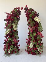 H516 Élégantes décorations d'arche de mariage bordeaux, verdure artificielle, fleurs en soie rouges, décoration d'événements écologique