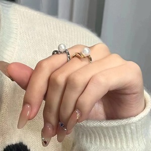 Perancang Busana Cincin Mutiara Dua Warna Berlapis Emas 18K untuk Wanita, Set Cincin Tumpuk Anti-Kusam, Perhiasan untuk Hari Jadi - Product Image 5