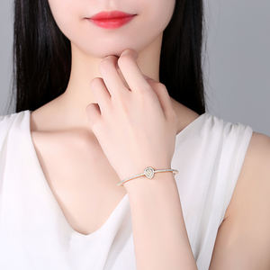 LUOTEEMI สร้อยข้อมืออินเทรนด์<span class=keywords><strong>2021</strong></span>ออกแบบเสน่ห์ทอง18พันหรูหราเครื่องประดับโซ่ที่มีคุณภาพสูงกำไลข้อมือ - Product Image 3